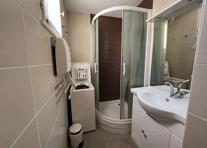T2 Cabine, Parking Prive, Lave-linge, A 100m Plage, Pour Famille - Fr-1-702-15 אגדה